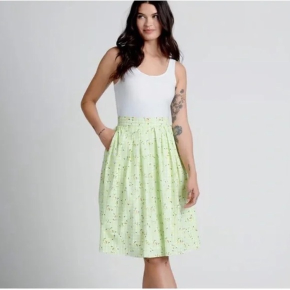 MODCLOTH IMAGINE THE IMPOSSIBLE GREEN GINGHAM SKIRT SIZE 8 - Picture 2 of 13